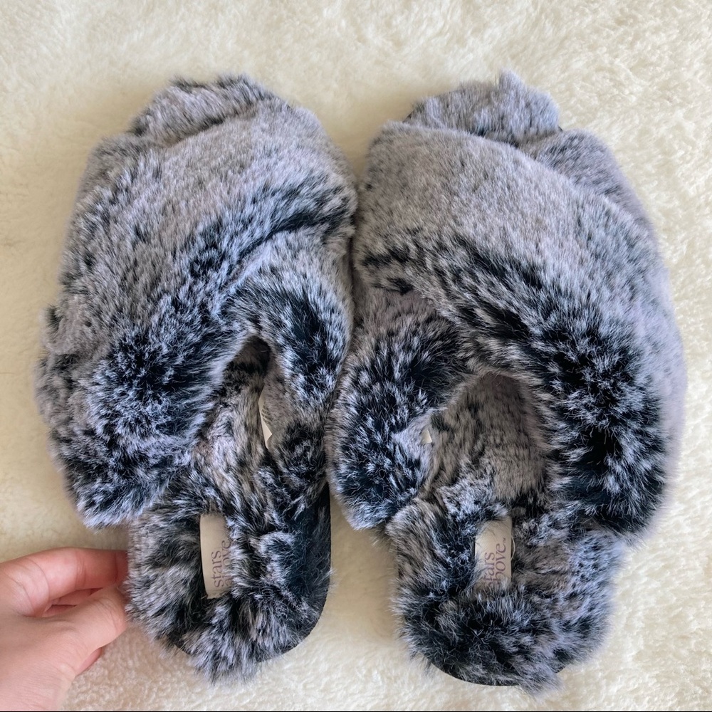 Fuzzy Slippers - Picture 5 of 5